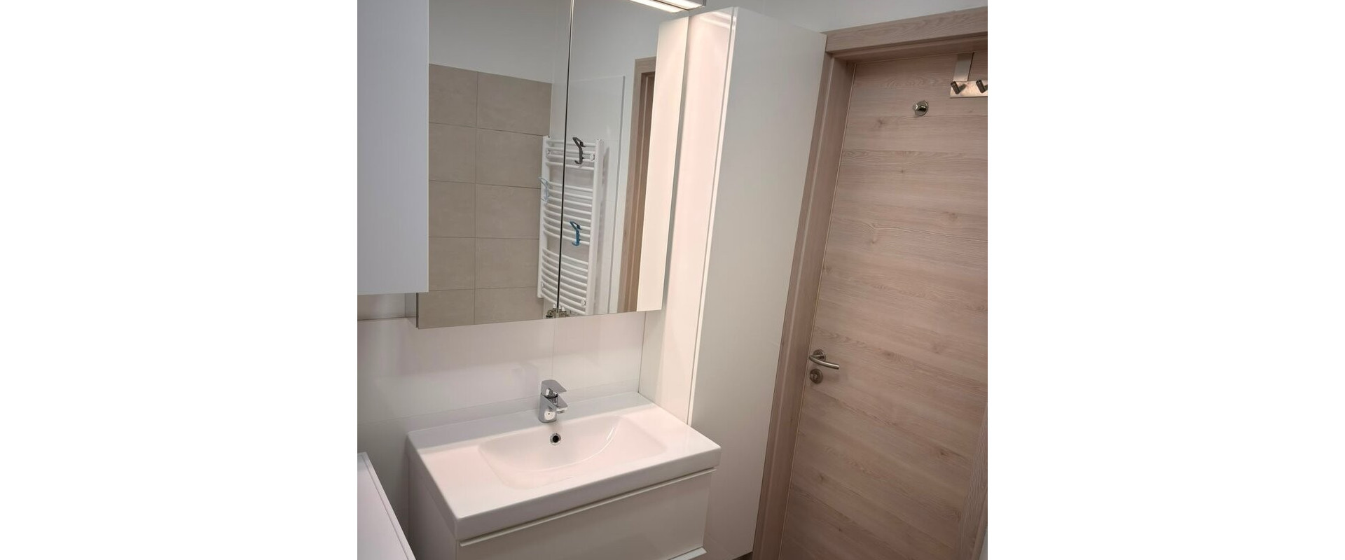 Moderne zariadený 2-izbový byt s balkónom a parkovaním