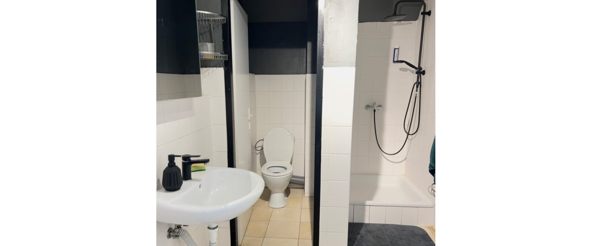 Priestranný 4-izbový apartmán / kancelárske priestory s parkovaním a terasou