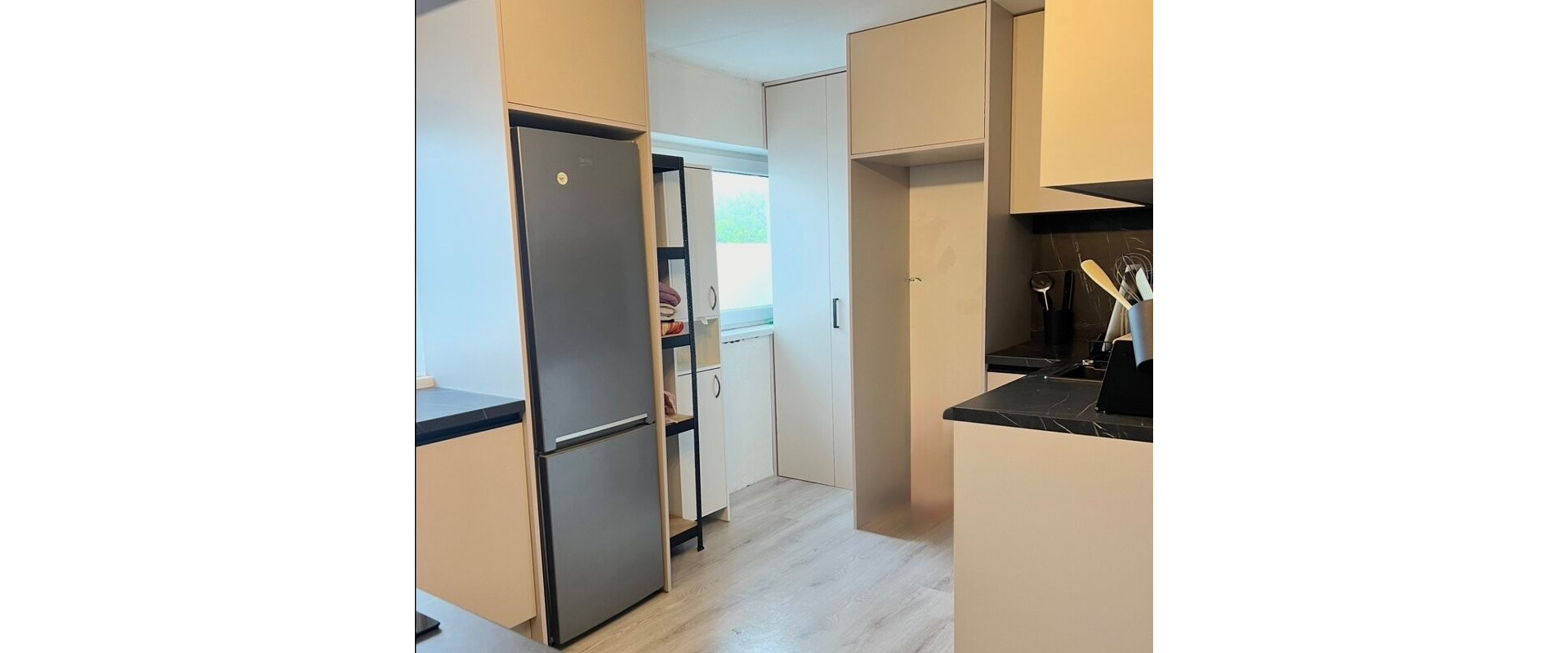 Priestranný 4-izbový apartmán / kancelárske priestory s parkovaním a terasou