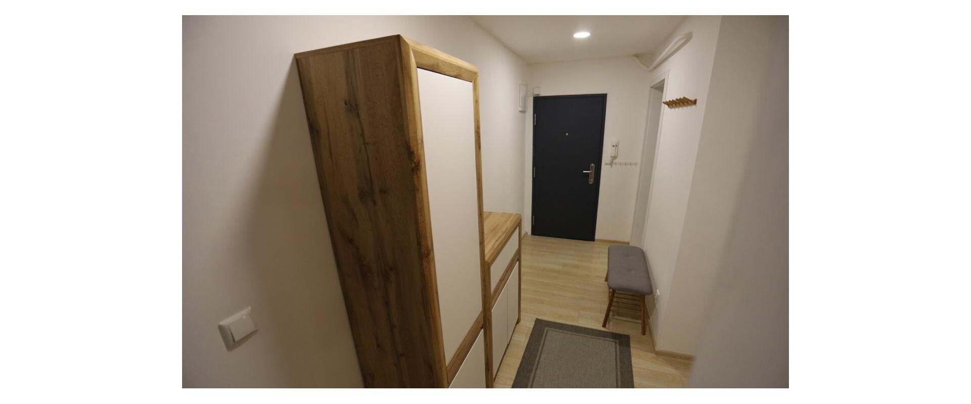 1+1 moderný byt s parkovaním, pri OC Novum, zariadený