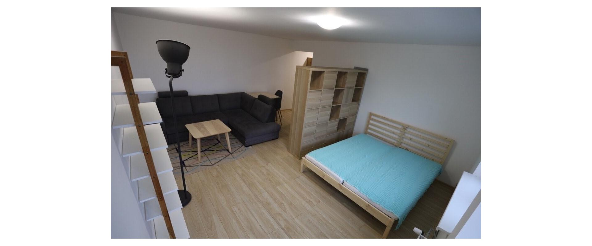 1+1 moderný byt s parkovaním, pri OC Novum, zariadený