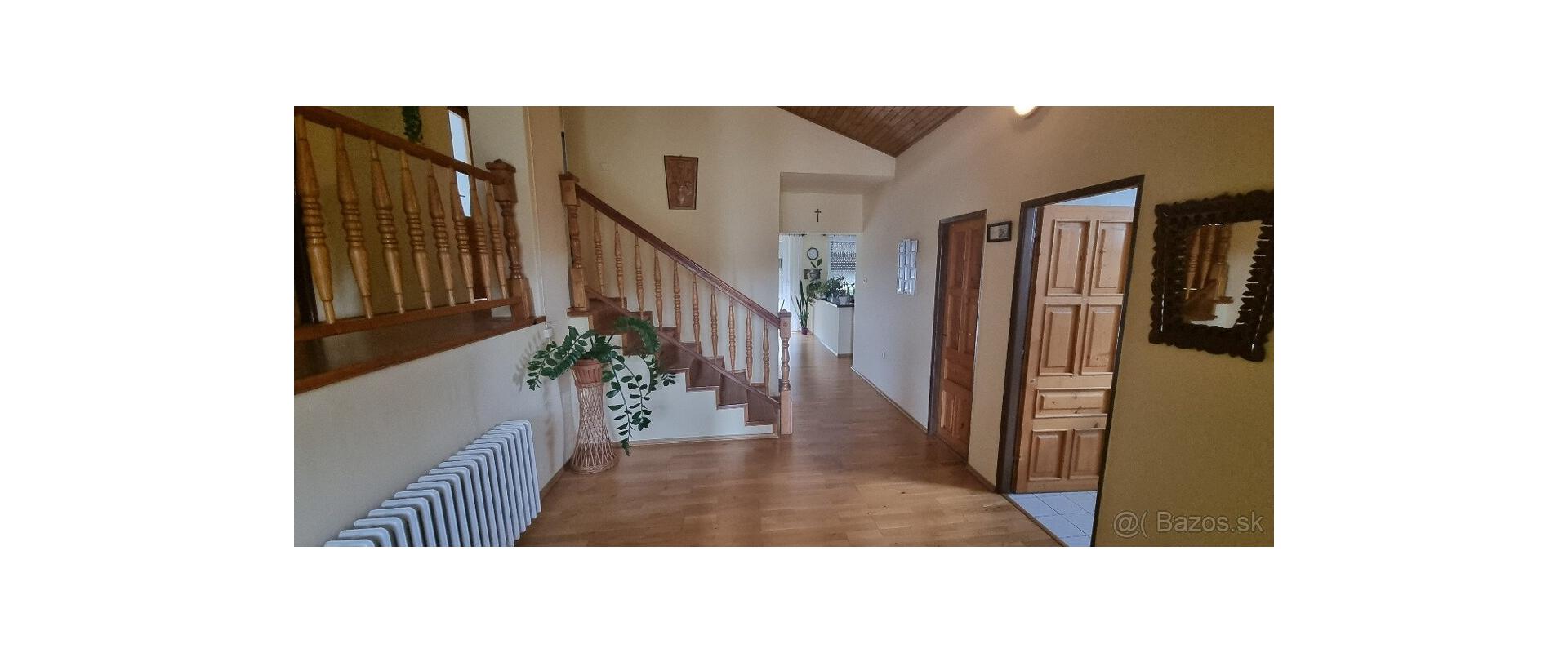 5-IZBOVÝ RODINNÝ DOM S VEĽKÝM POZEMKOM A ZÁHRADOU|HÁJSKE,180k