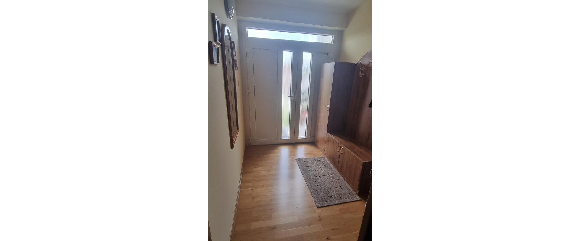 5-IZBOVÝ RODINNÝ DOM S VEĽKÝM POZEMKOM A ZÁHRADOU|HÁJSKE,180k