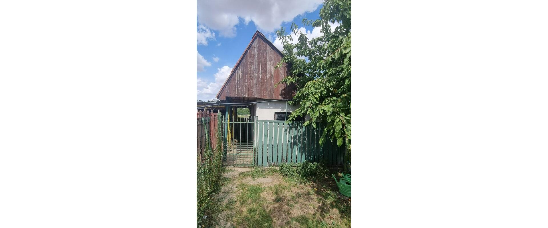 5-IZBOVÝ RODINNÝ DOM S VEĽKÝM POZEMKOM A ZÁHRADOU|HÁJSKE,180k