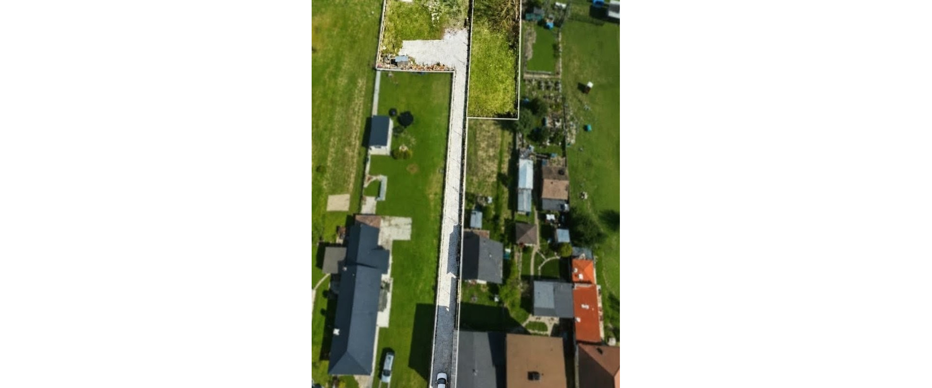 STAVEBNÝ POZEMOK SO STAVEBNÝM POVOLENÍM-1 405 m² -239 000 €