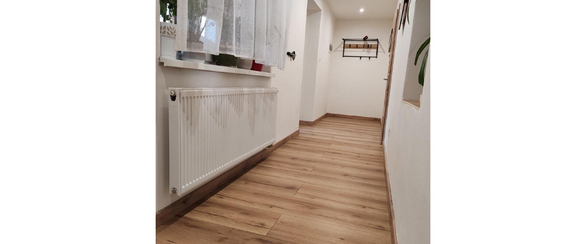 KOMPLETNE ZREKONŠTRUOVANÝ DOM + 1 798 m² POZEMOK | HRUBOŇOVO