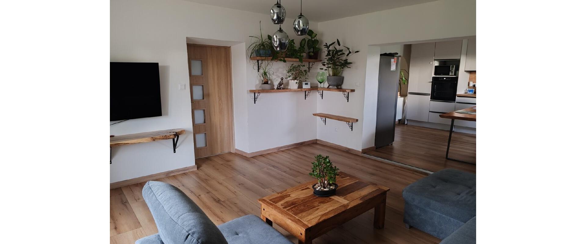 KOMPLETNE ZREKONŠTRUOVANÝ DOM + 1 798 m² POZEMOK | HRUBOŇOVO