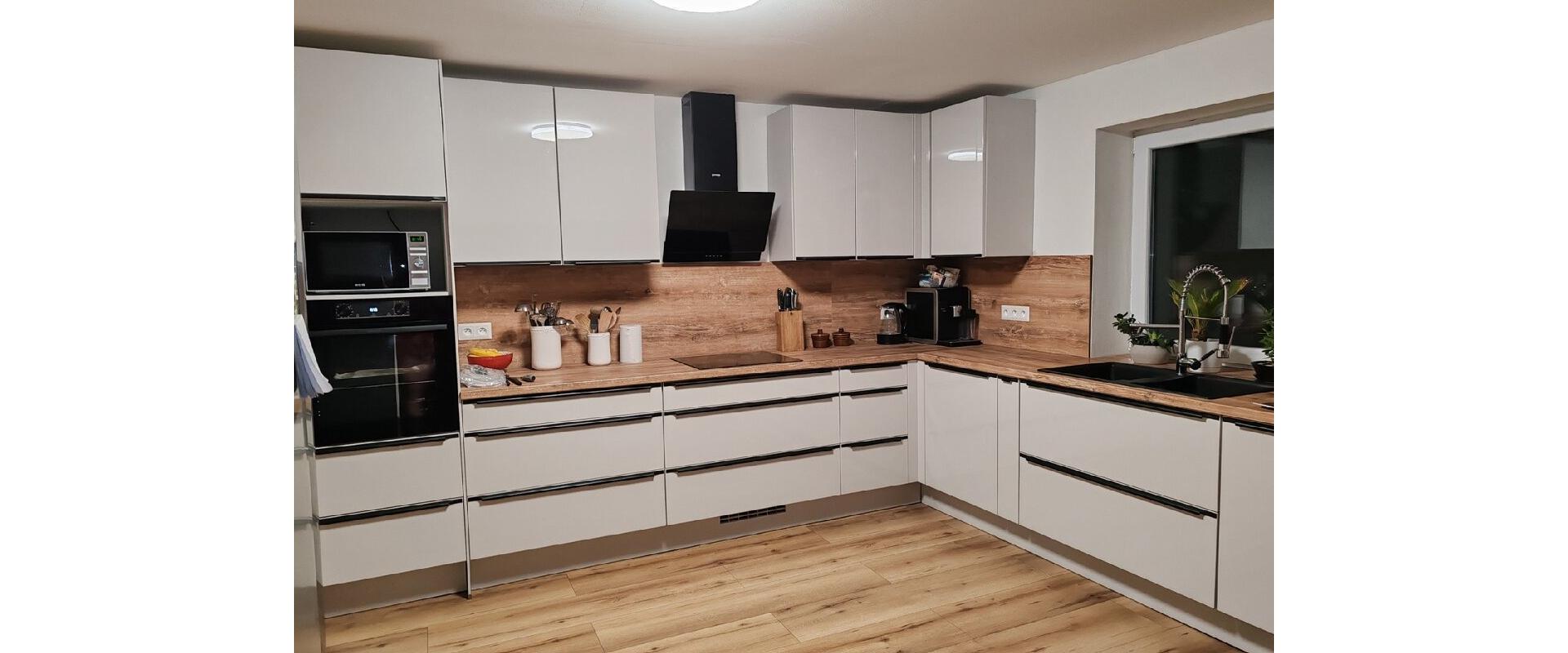 KOMPLETNE ZREKONŠTRUOVANÝ DOM + 1 798 m² POZEMOK | HRUBOŇOVO
