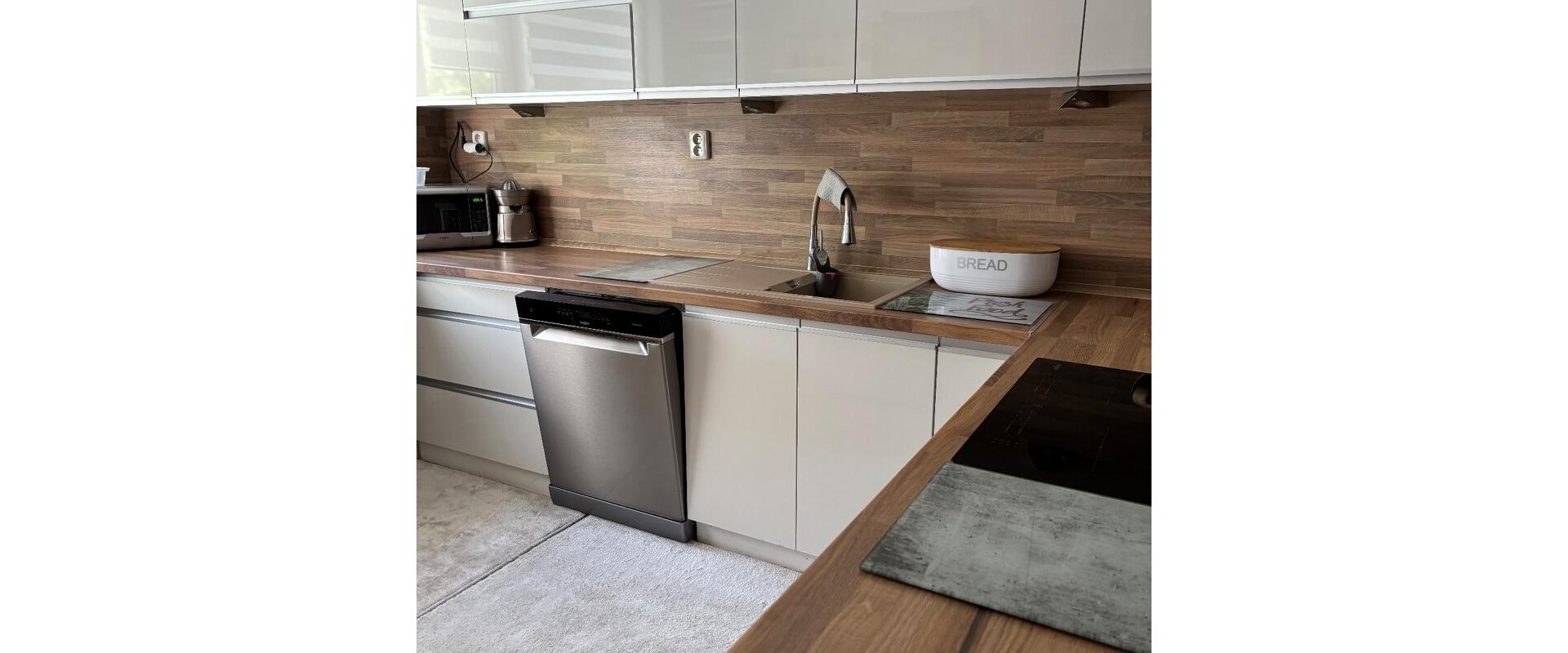 4-IZBOVÝ BYT NA KVP – 98 m², 2 loggie / Cottbuská Košice