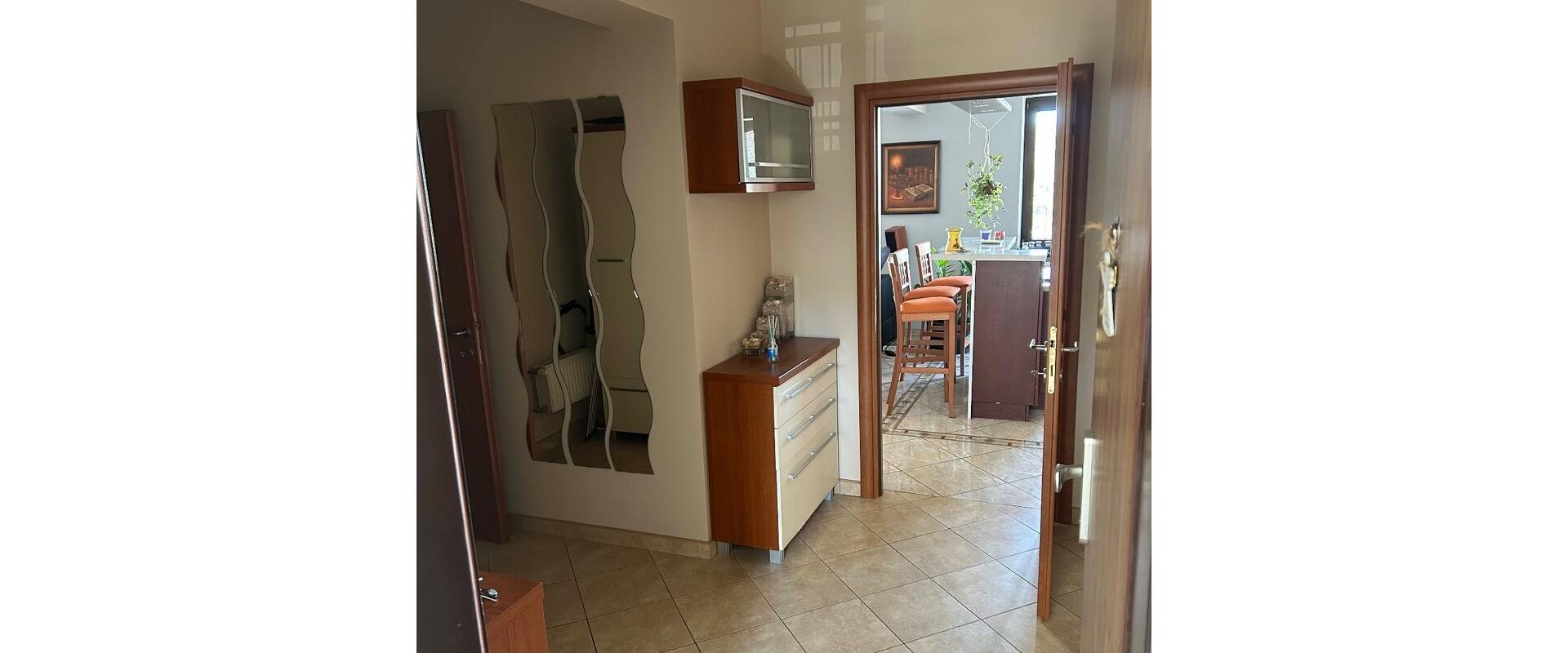 Prenájom priestranného 2-izbového bytu | 64 m² | centrum Malaciek