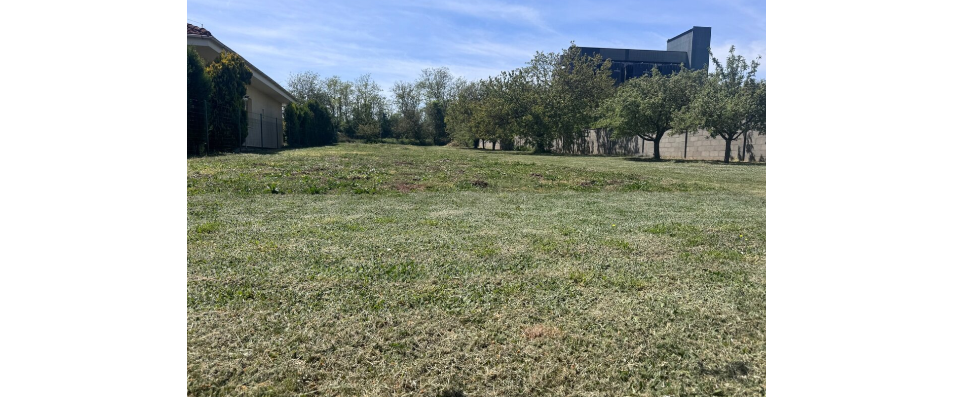 Na predaj veľkorysý stavebný pozemok (1104 m²) – Lužianky