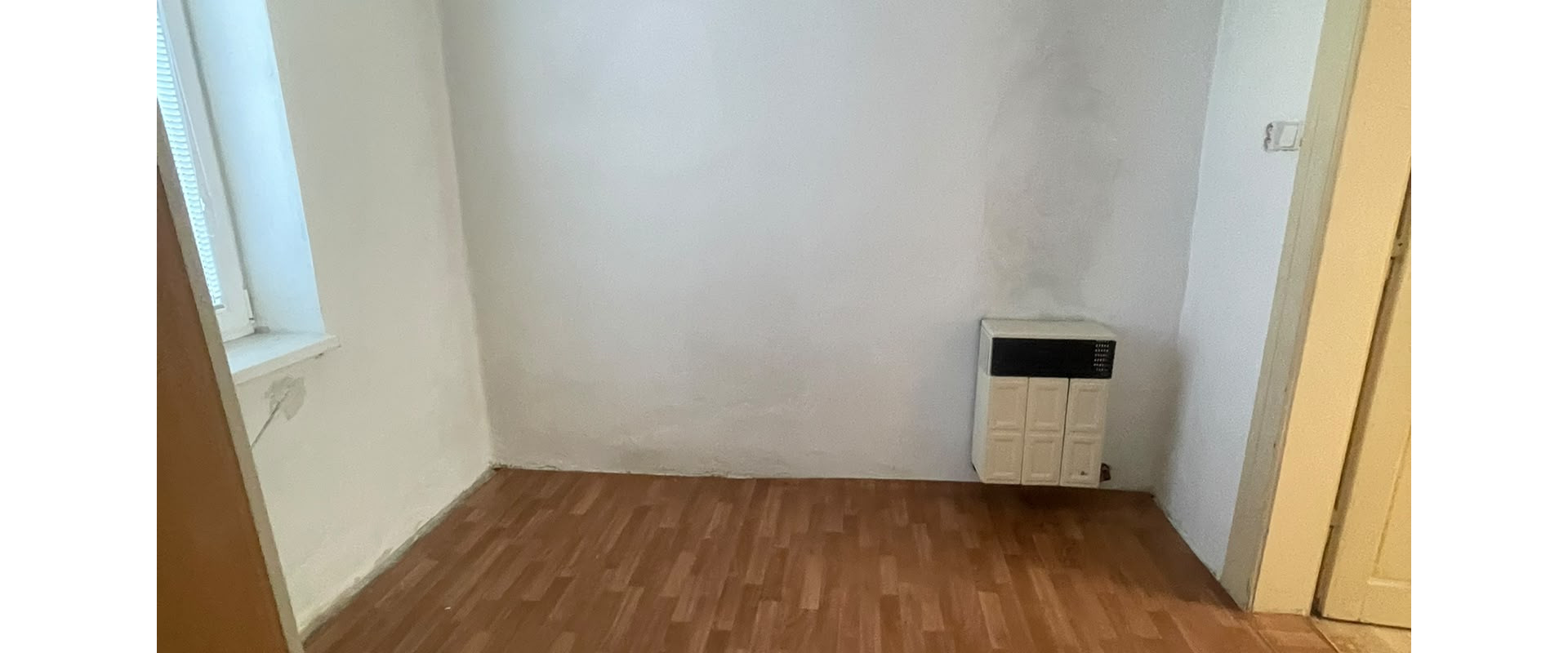 2-izbový rodinný dom s vlastným pozemkom priamo v Leviciach