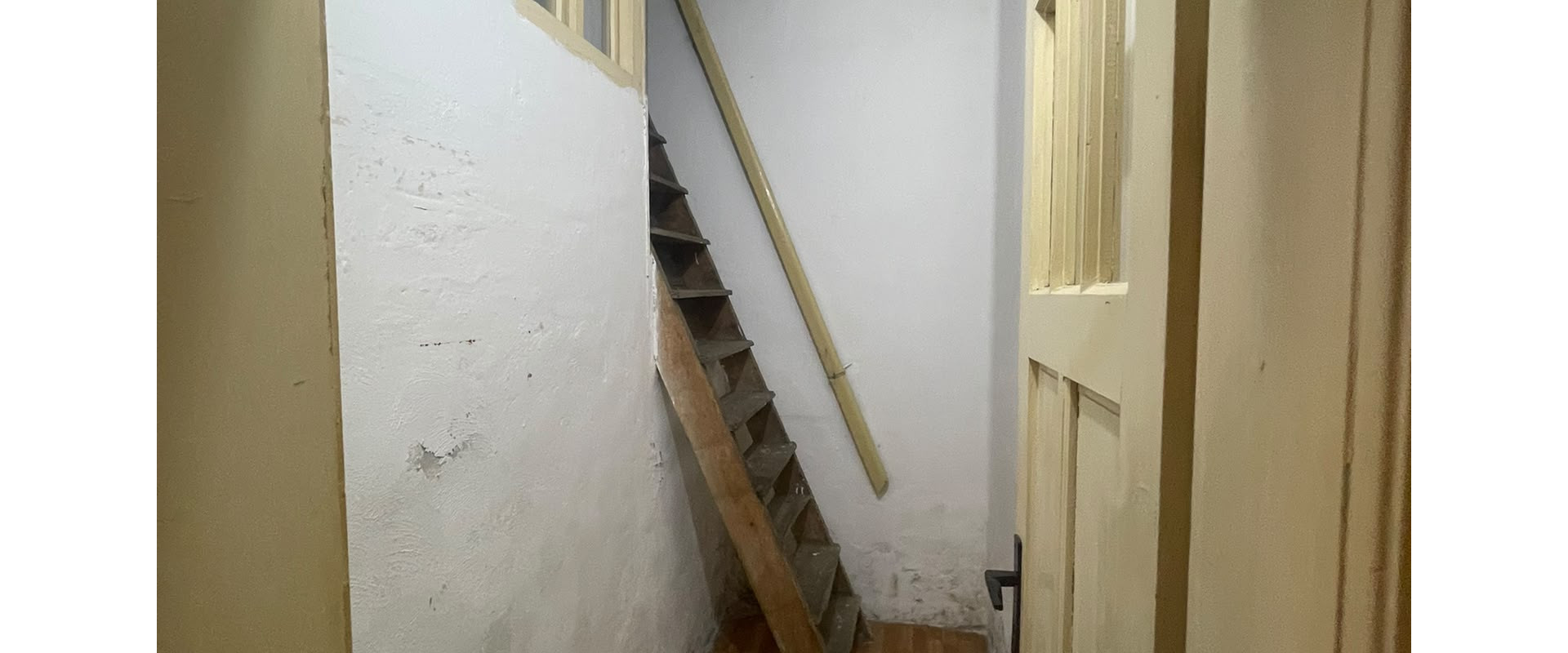 2-izbový rodinný dom s vlastným pozemkom priamo v Leviciach
