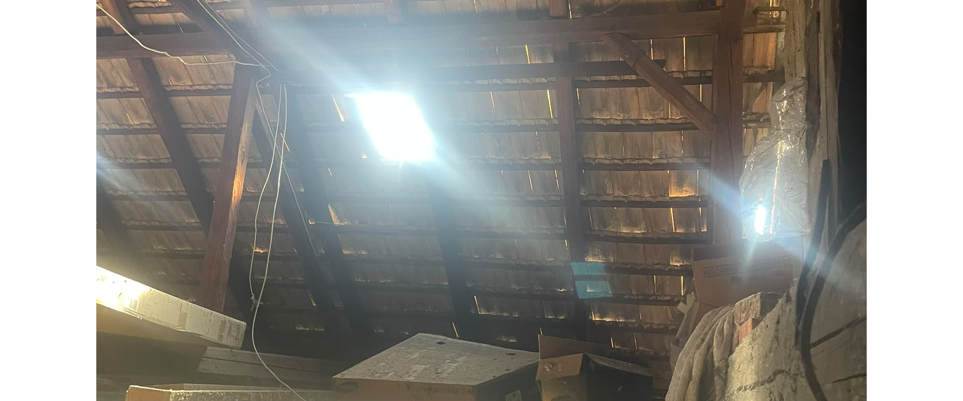 2-izbový rodinný dom s vlastným pozemkom priamo v Leviciach