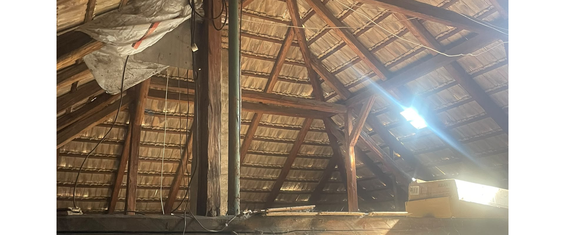 2-izbový rodinný dom s vlastným pozemkom priamo v Leviciach