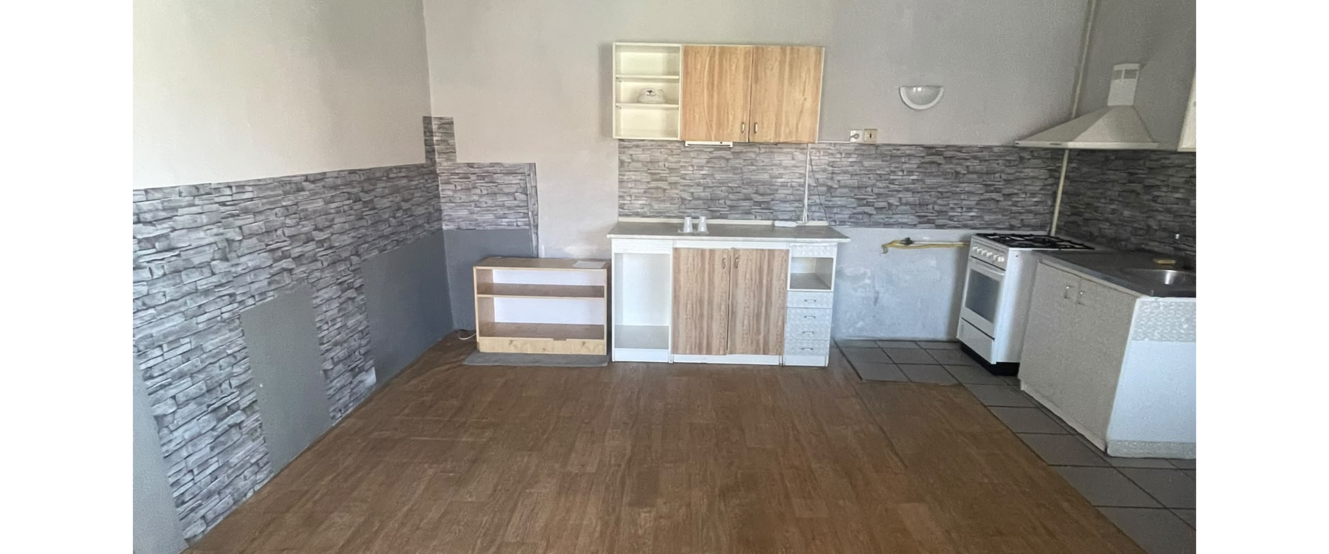 2-izbový rodinný dom s vlastným pozemkom priamo v Leviciach