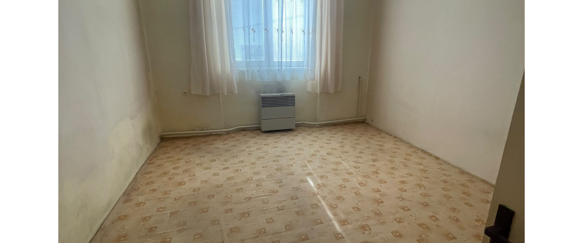 2-izbový rodinný dom s vlastným pozemkom priamo v Leviciach