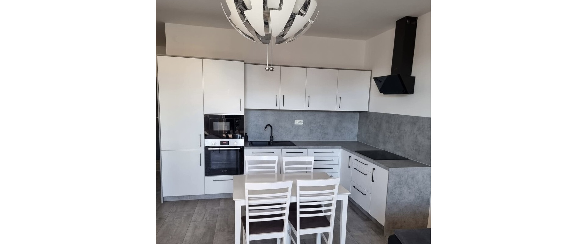 Prenájom | 2-izbový byt s veľkou terasou | CENTRUM- Námestie Iglovia