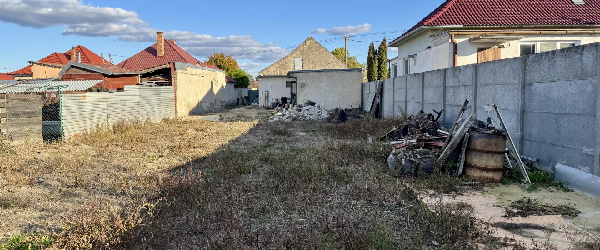 Pozemok s rodinným domom - 605 m2 - Tureň