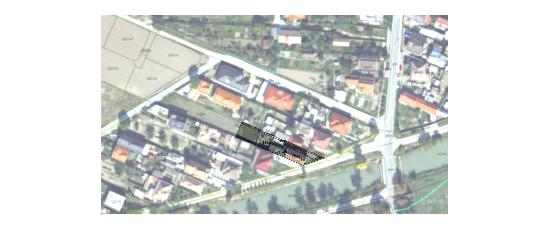 Pozemok s rodinným domom - 605 m2 - Tureň