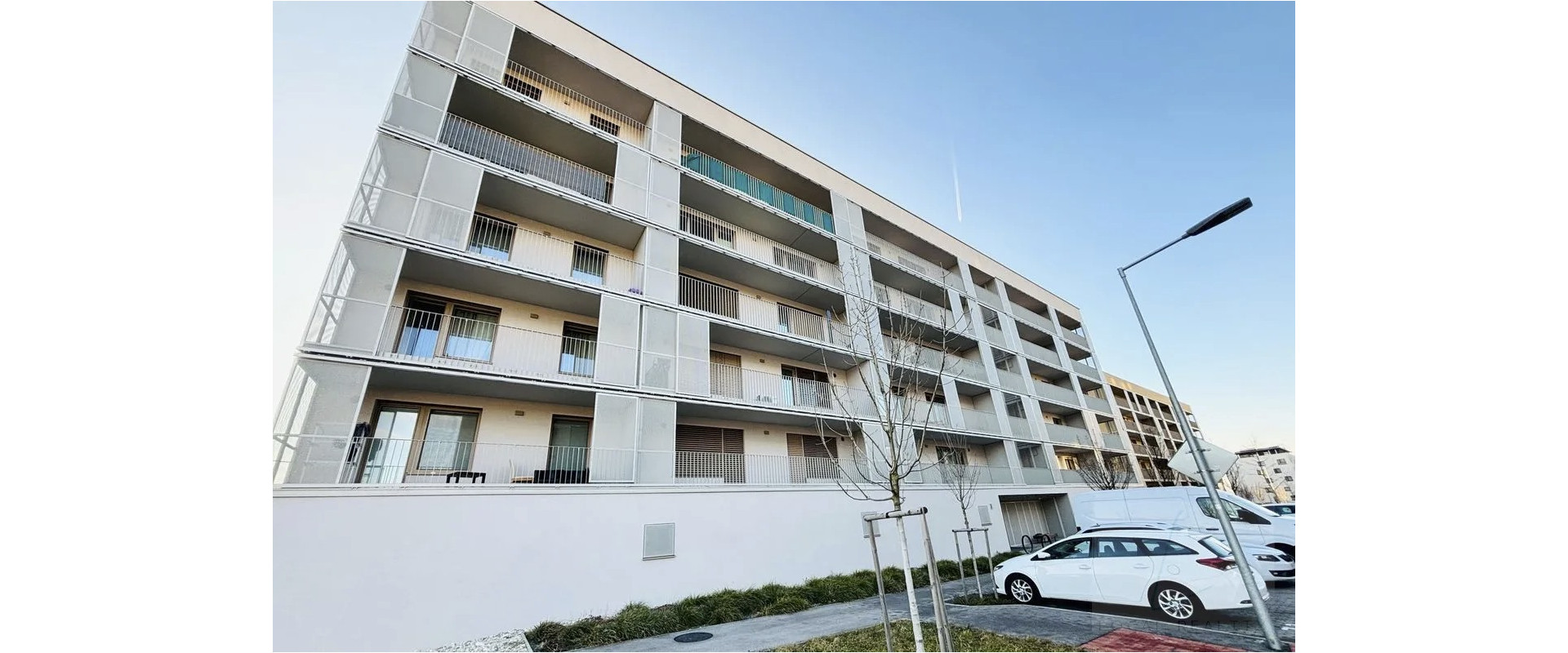 Moderný 2-izbový byt s 11 m² loggiou a parkovaním – BORY
