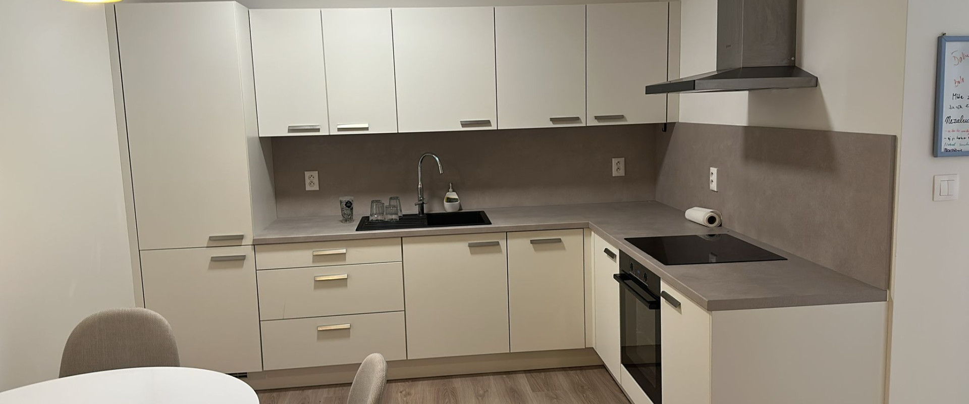 Moderný 2-izbový byt s 11 m² loggiou a parkovaním – BORY