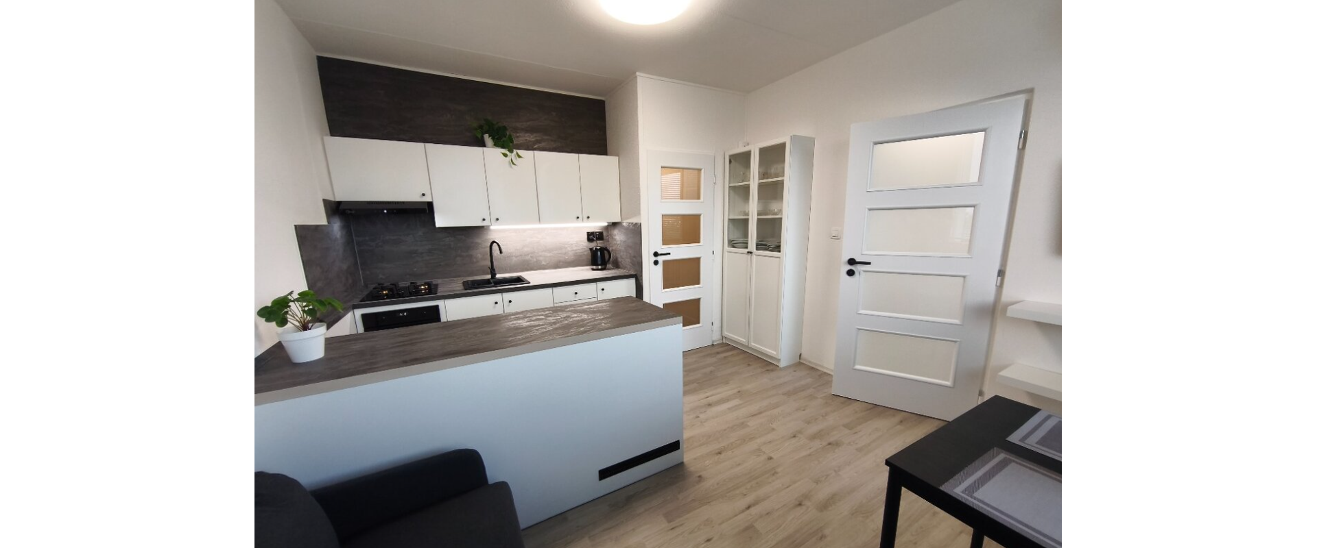 NA PREDAJ – 1-IZBOVÝ BYT V NOVÝCH ZÁMKOCH