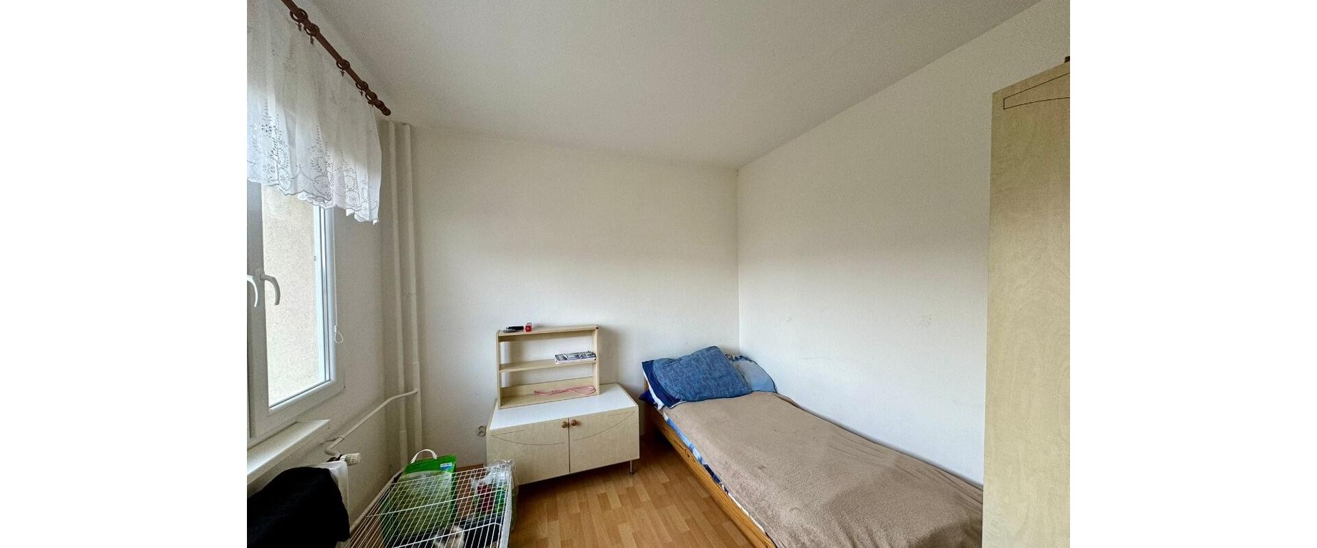 Na prenájom 2,5-izbový byt s balkónom na Bajzovej ulici v ZA.