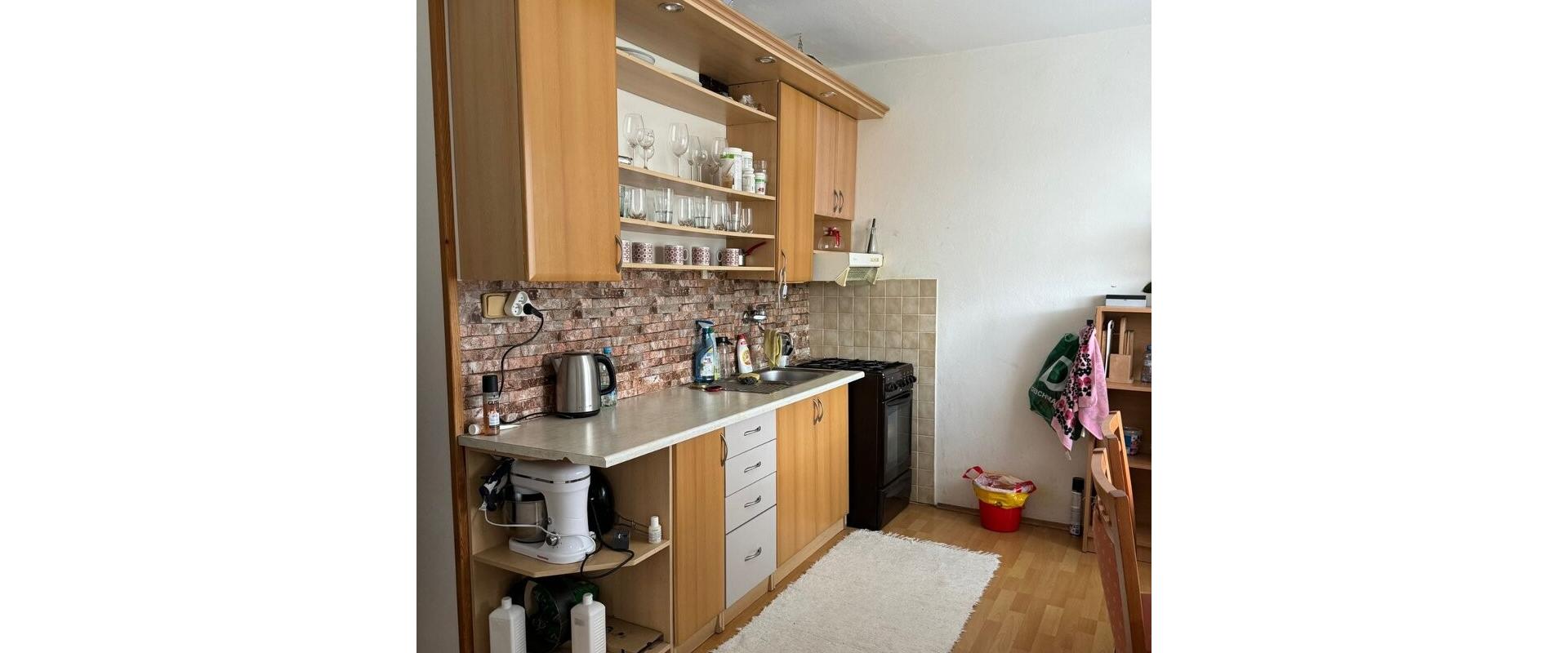 Na prenájom 2,5-izbový byt s balkónom na Bajzovej ulici v ZA.