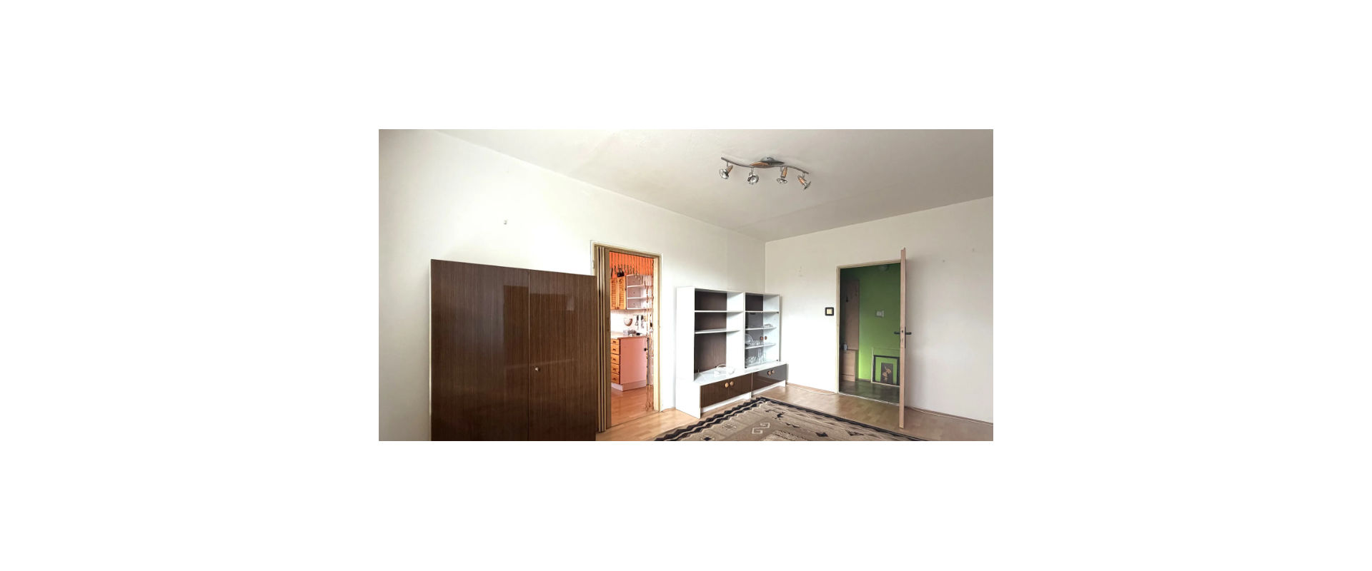 Priestranný 3-izbový byt s balkónom a skvelým potenciálom – Šurany (75,4 m²)