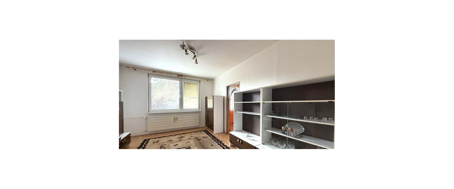 Priestranný 3-izbový byt s balkónom a skvelým potenciálom – Šurany (75,4 m²)