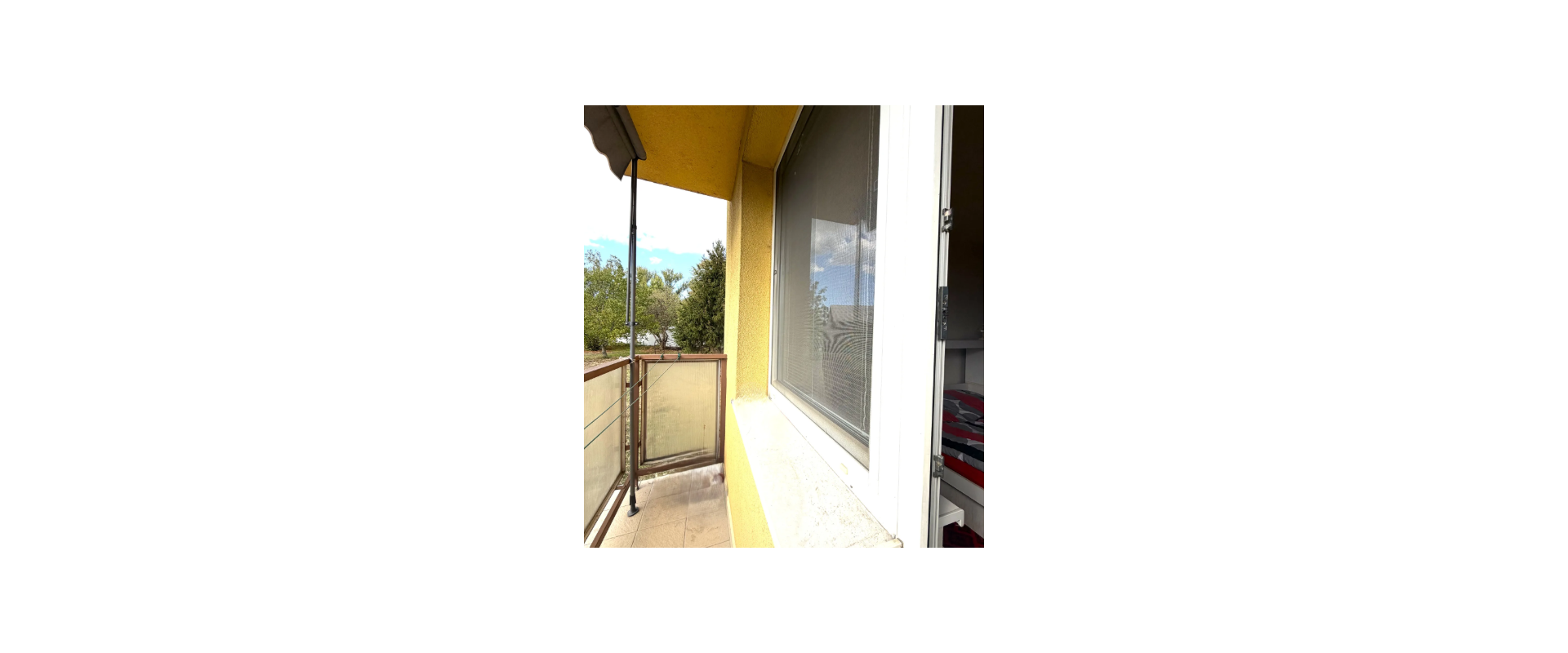 Priestranný 3-izbový byt s balkónom a skvelým potenciálom – Šurany (75,4 m²)