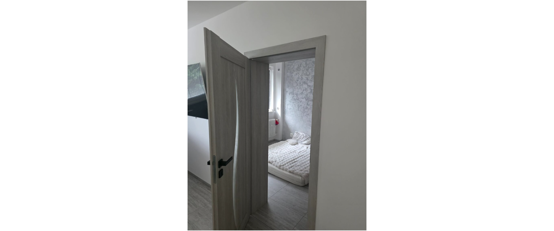Priestranný 2-izbový byt po kompletnej rekonštrukcii s balkónom – Bajč (60 m²)