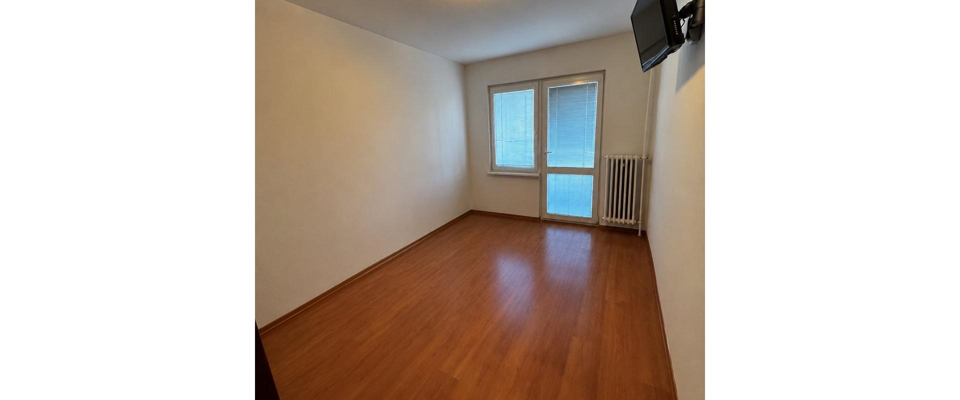 🏡 3-IZBOVÝ BYT S LOGGIOU V SRDCI SÍDLISKA KVP – HÚSKOVA, KOŠICE