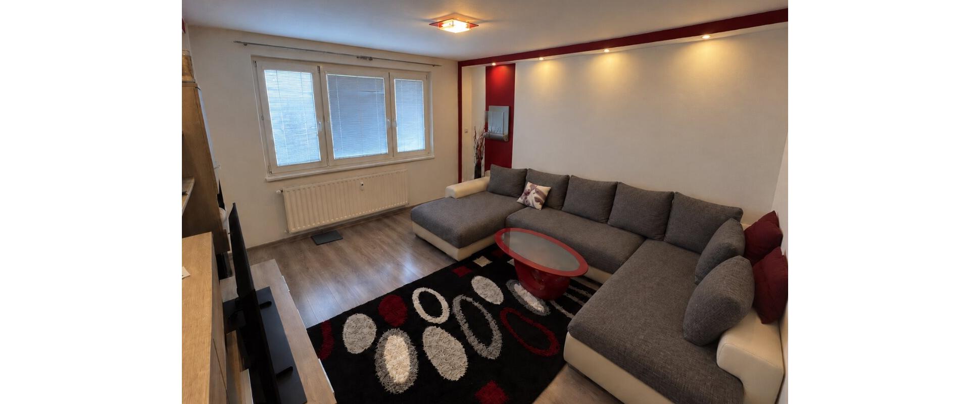 🏡 3-IZBOVÝ BYT S LOGGIOU V SRDCI SÍDLISKA KVP – HÚSKOVA, KOŠICE