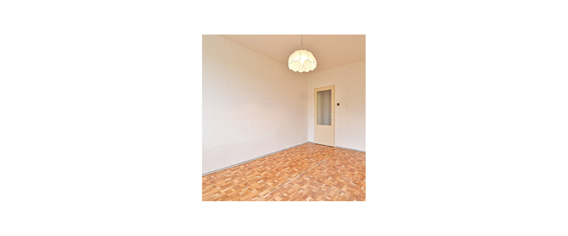 PREDAJ : PRIESTRANNÝ 4-IZBOVÝ BYT S LOGGIOU NA KURSKEJ ULICI