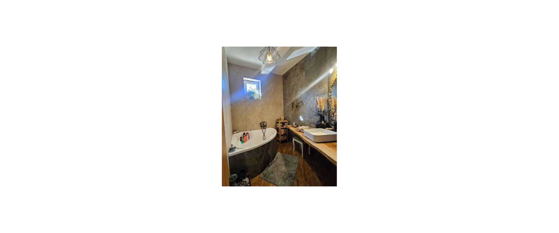 VEĽKÝ DOM S OBROVSKÝM POTENCIÁLOM LEN 8 KM OD NITRY