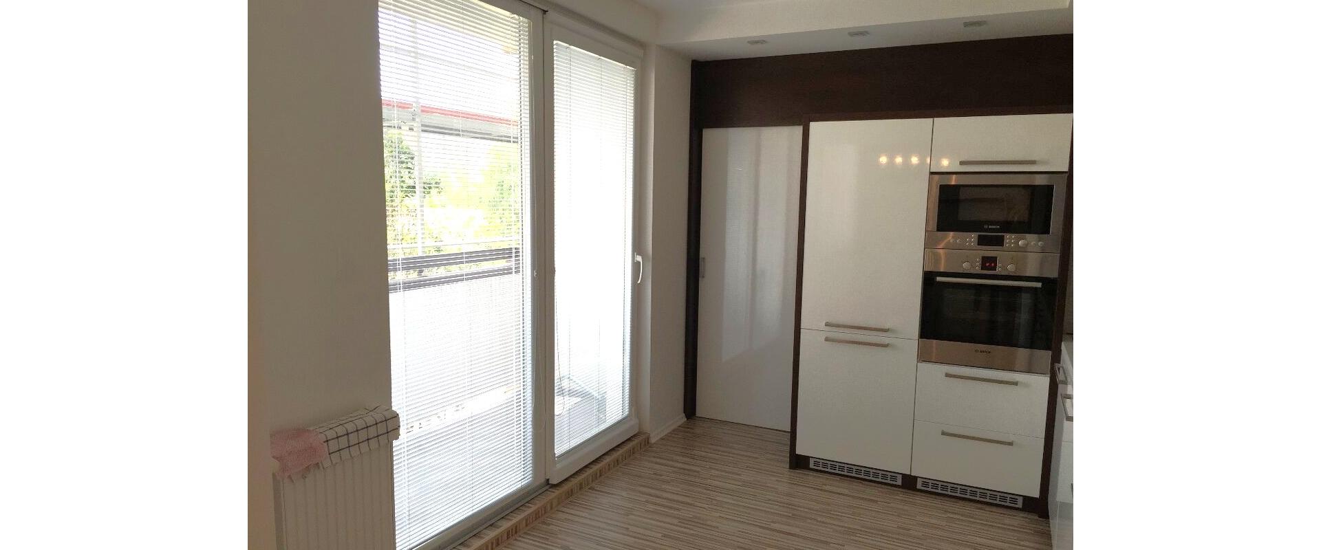 KOMPLETNE ZREKONŠTRUOVANÝ A ZARIADENÝ 3-IZBOVÝ BYT S LOGGIOU