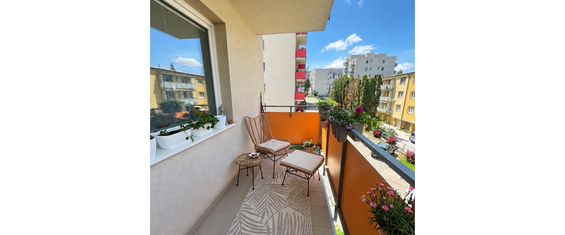 Prenájom kompletne zariadeného 2-izbového bytu s balkónom a parkovaním - Dúhové bývanie, Nitra