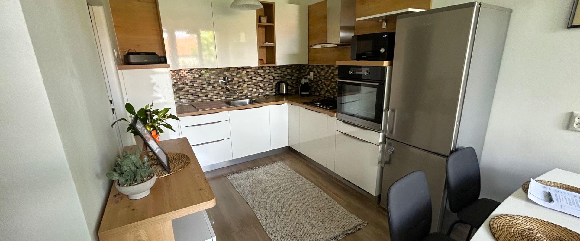 PRIESTRANNÝ 3-IZBOVÝ BYT 90 m² s 2 x loggiou