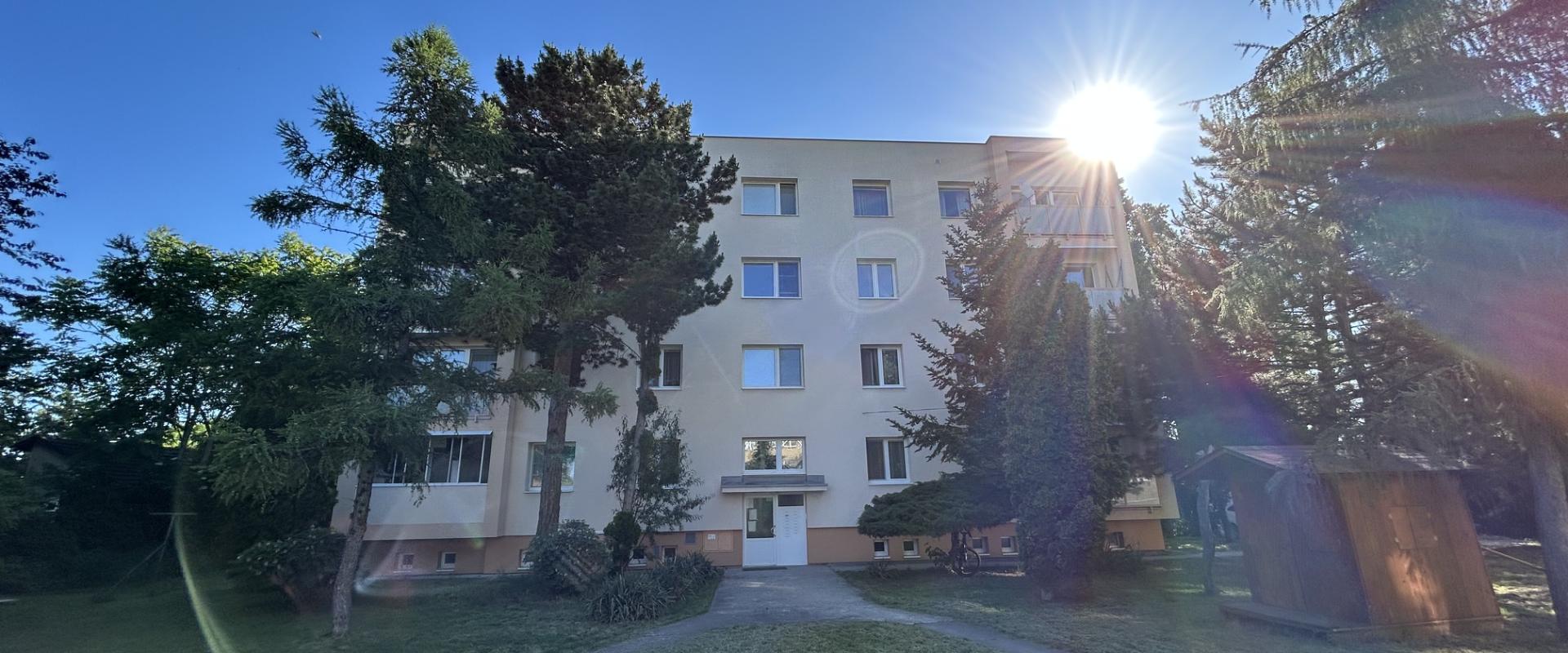 PRIESTRANNÝ 3-IZBOVÝ BYT 90 m² s 2 x loggiou