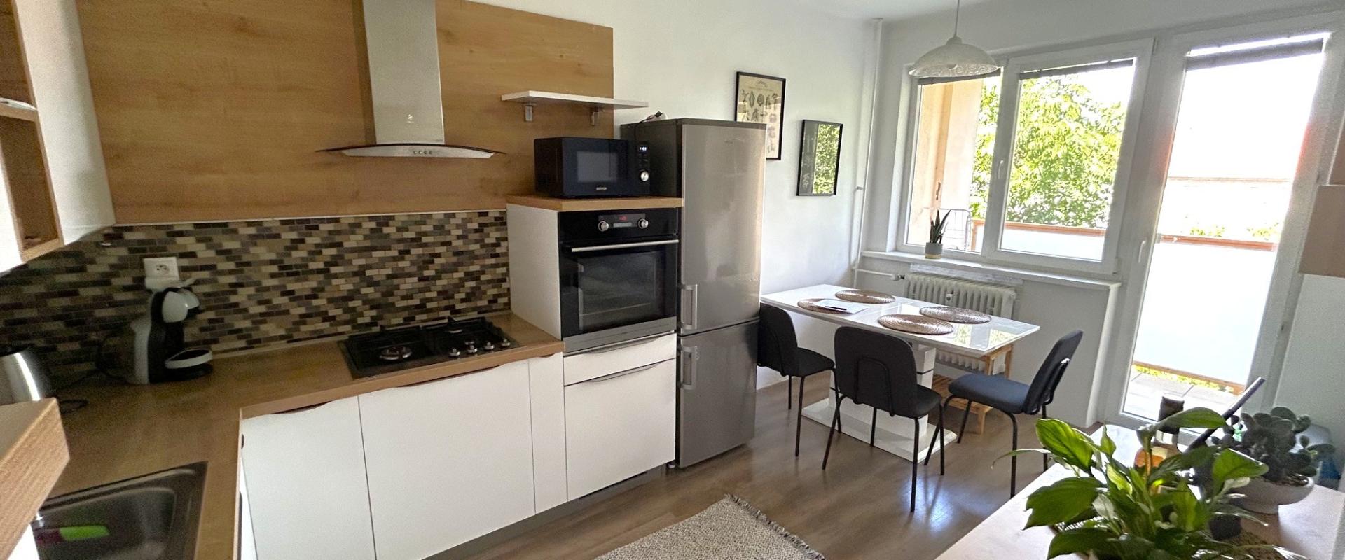 PRIESTRANNÝ 3-IZBOVÝ BYT 90 m² s 2 x loggiou
