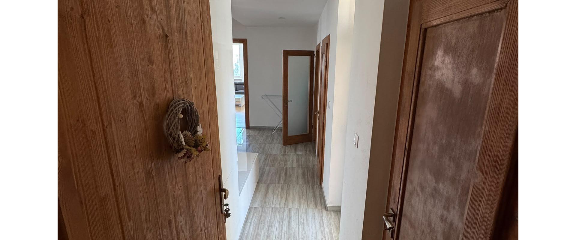 Na predaj 2 -izbový byt -  66 m² s balkónom po rekonštrukcii.