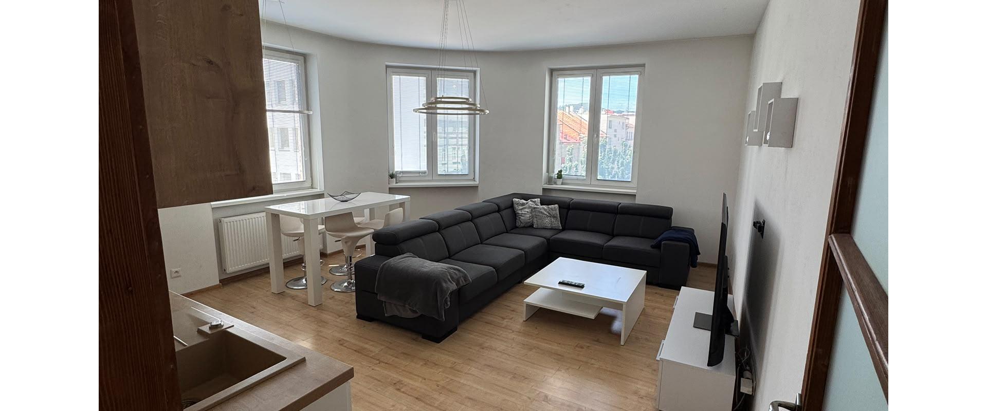 Na predaj 2 -izbový byt -  66 m² s balkónom po rekonštrukcii.