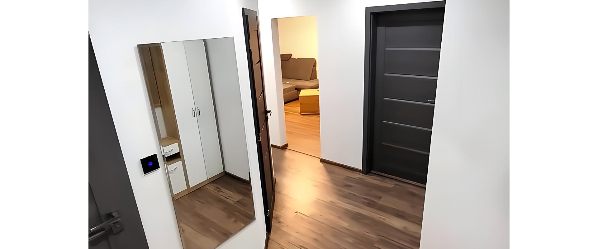 Zrekonštruovaný 2-izbový byt s balkónom, 2 pivnicami, SNV
