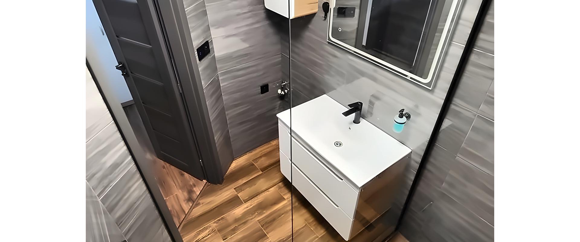Zrekonštruovaný 2-izbový byt s balkónom, 2 pivnicami, SNV