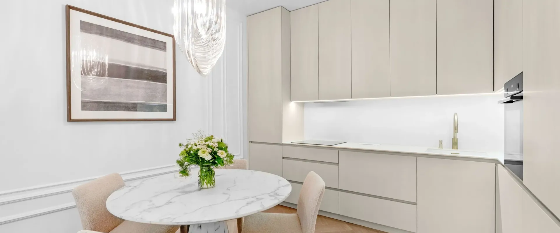 PREDAJ | DIZAJNOVÝ 2-IZBOVÝ APARTMÁN PÍNIA | VÝHĽAD NA SĹŇAVU