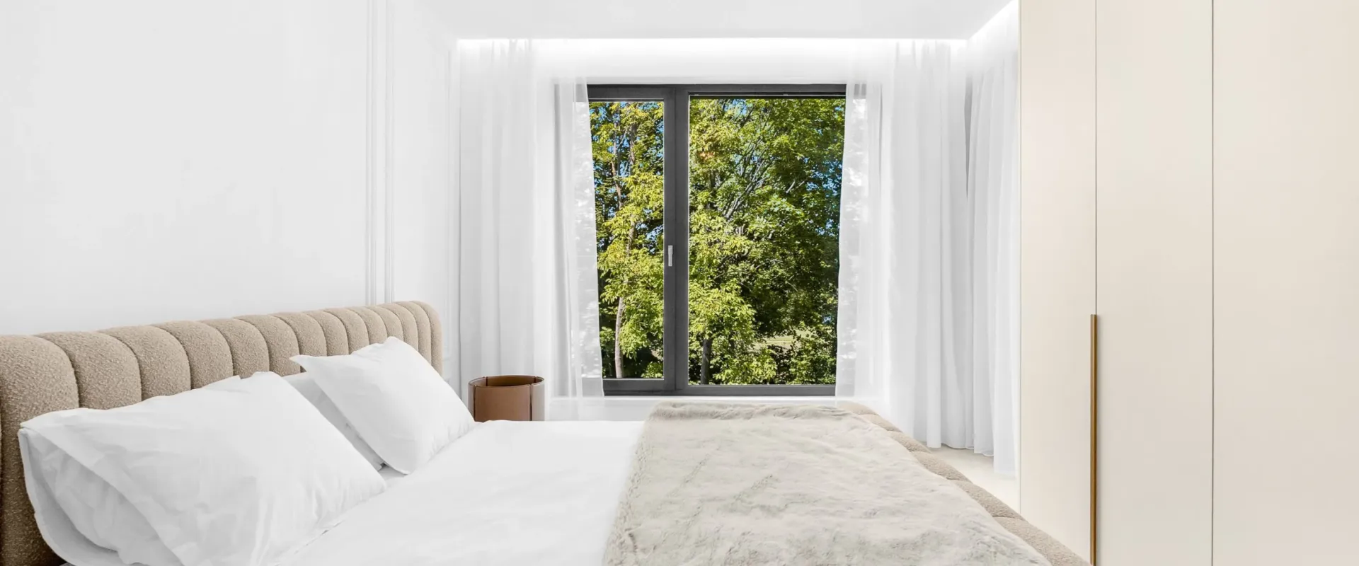 PREDAJ | DIZAJNOVÝ 2-IZBOVÝ APARTMÁN PÍNIA | VÝHĽAD NA SĹŇAVU