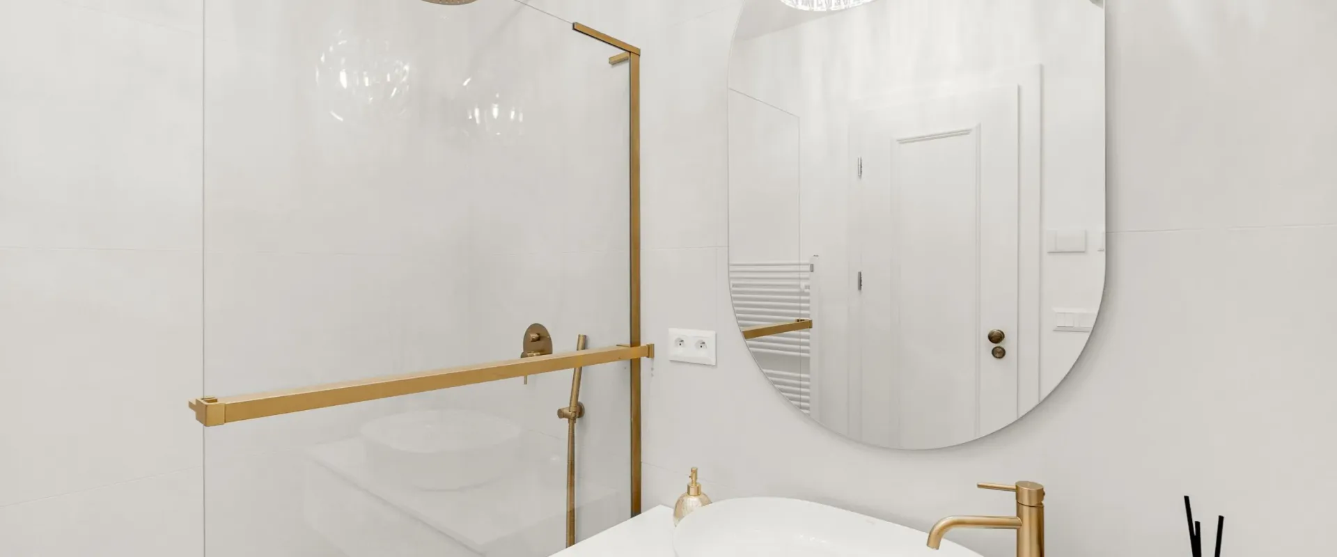 PREDAJ | DIZAJNOVÝ 2-IZBOVÝ APARTMÁN PÍNIA | VÝHĽAD NA SĹŇAVU