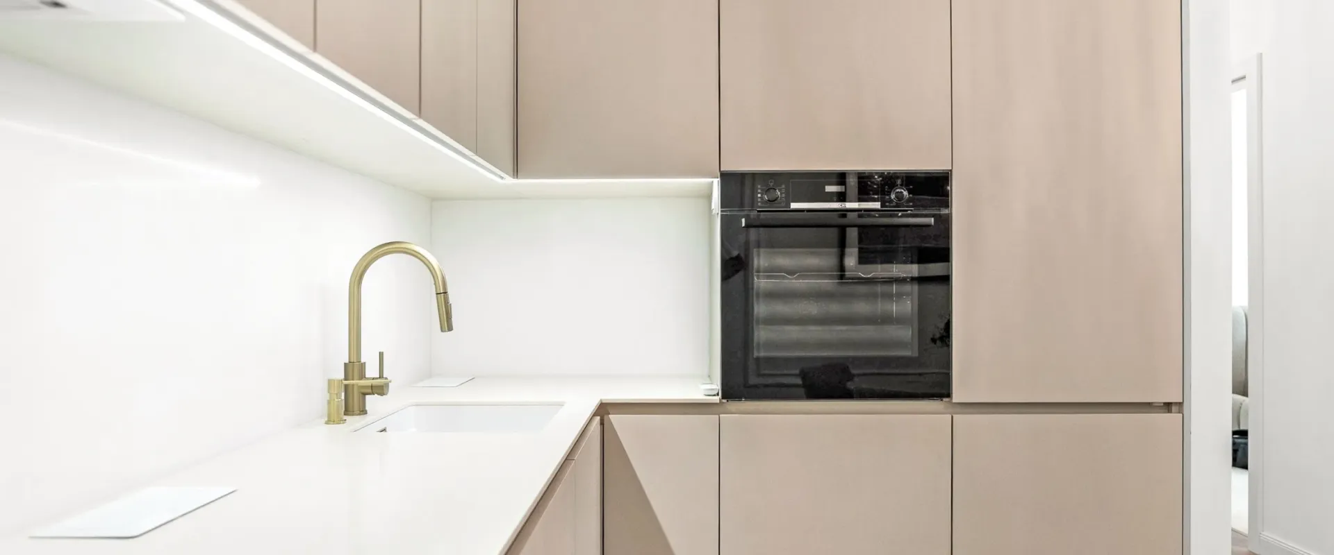 PREDAJ | DIZAJNOVÝ 2-IZBOVÝ APARTMÁN PÍNIA | VÝHĽAD NA SĹŇAVU